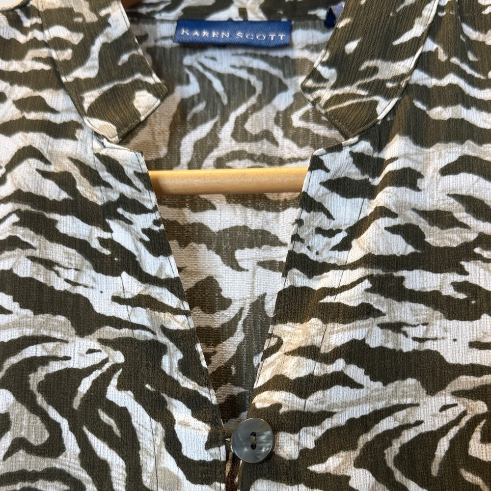 Karen Scott Zebra Print Women's Top Button Front size Medium - Picture 3 of 12